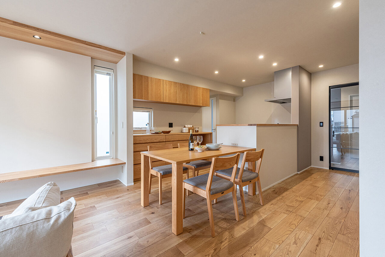 オスカーホーム 2000万円台｜シンプルにまとめたジャパンディスタイル。リビング隣にゴロンスペース。インナーガレージ付の建築実例画像4