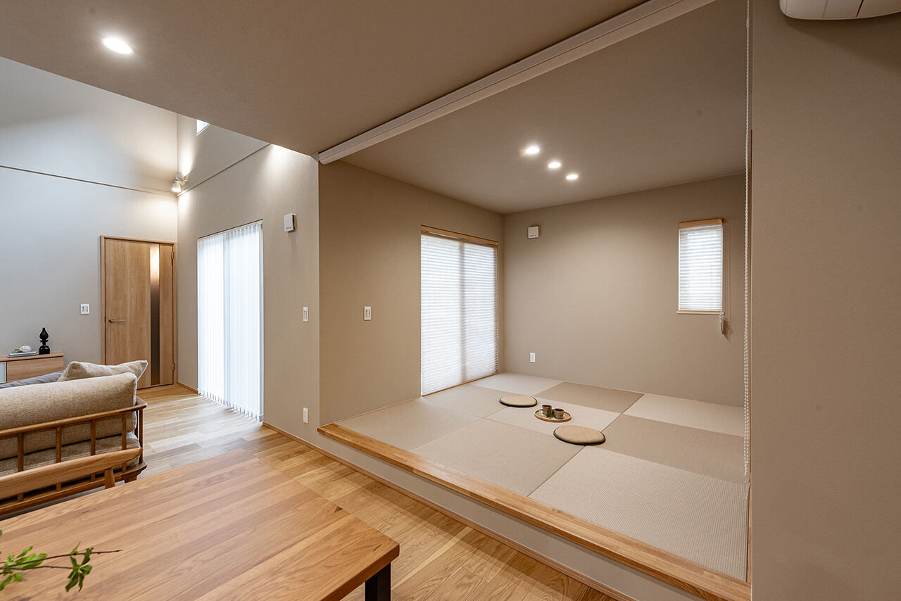 オスカーホーム インナーガレージの利便性、吹き抜けとテラスが描くのびやかな暮らしの建築実例画像4