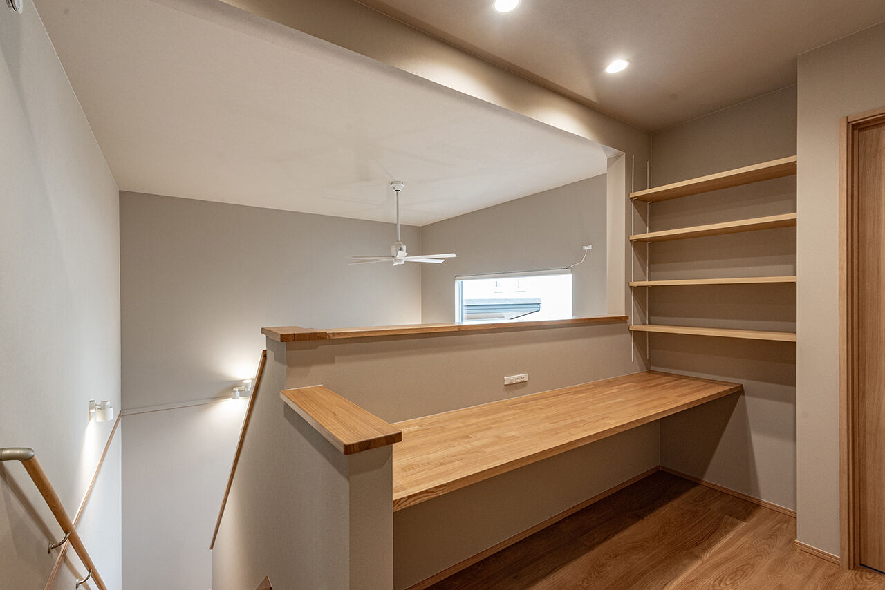 オスカーホーム インナーガレージの利便性、吹き抜けとテラスが描くのびやかな暮らしの建築実例画像5