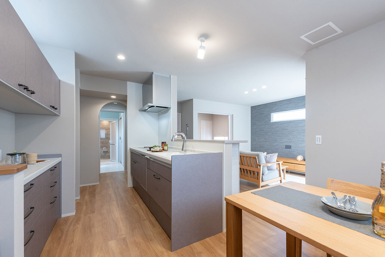 オスカーホーム 回遊動線とインナーガレージで快適な暮らし。アール壁を施したナチュラル＆北欧風の住まいの建築実例画像4