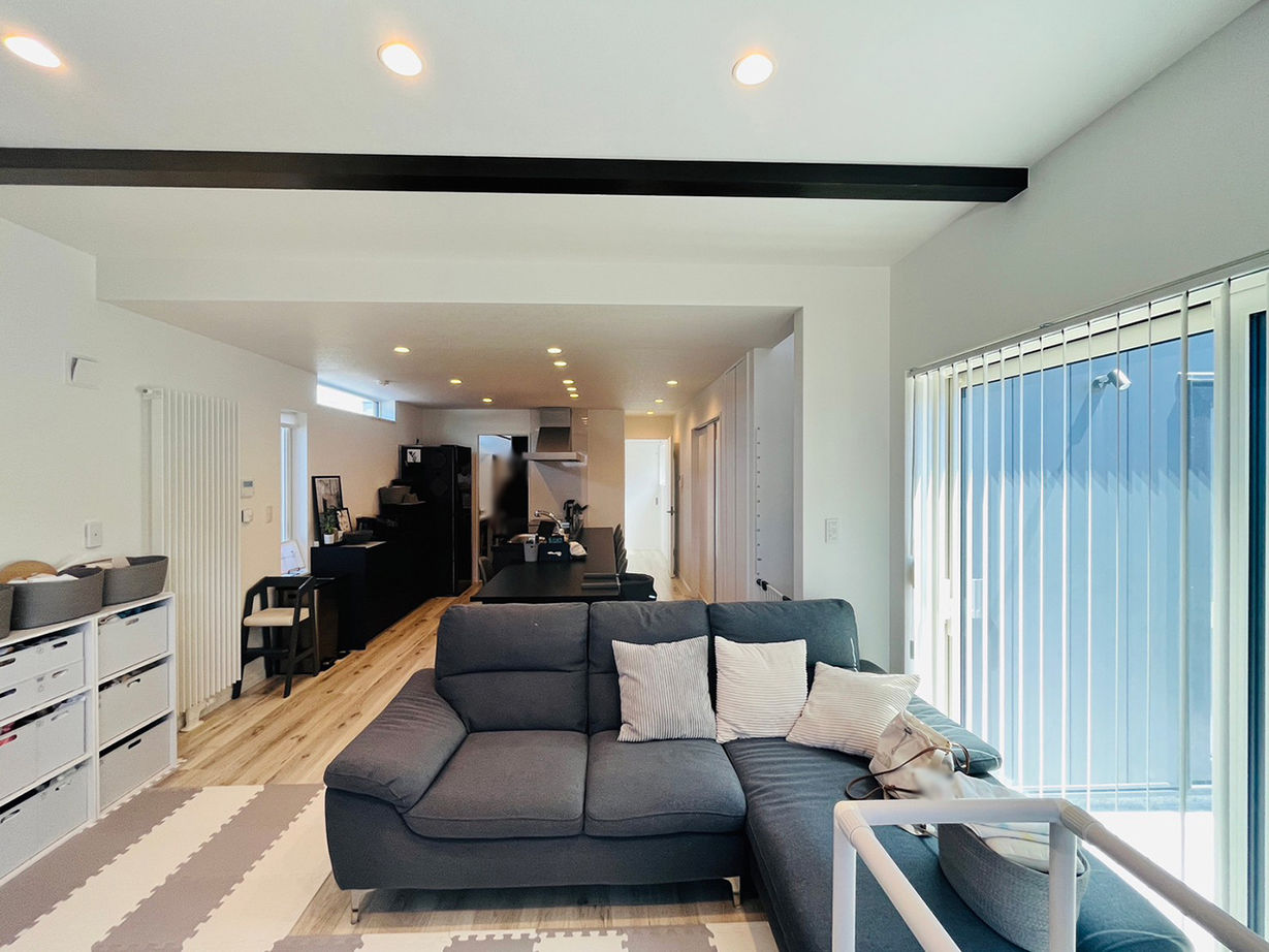 生杉建設 【千歳市｜収納充実｜家事ラク動線】縦長の土地を活かし、使いやすいキッチンを中心に考えた家づくりの建築実例画像3