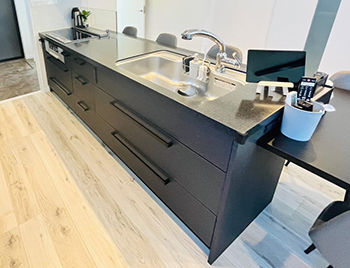 生杉建設 【千歳市｜収納充実｜家事ラク動線】縦長の土地を活かし、使いやすいキッチンを中心に考えた家づくりの建築実例画像4