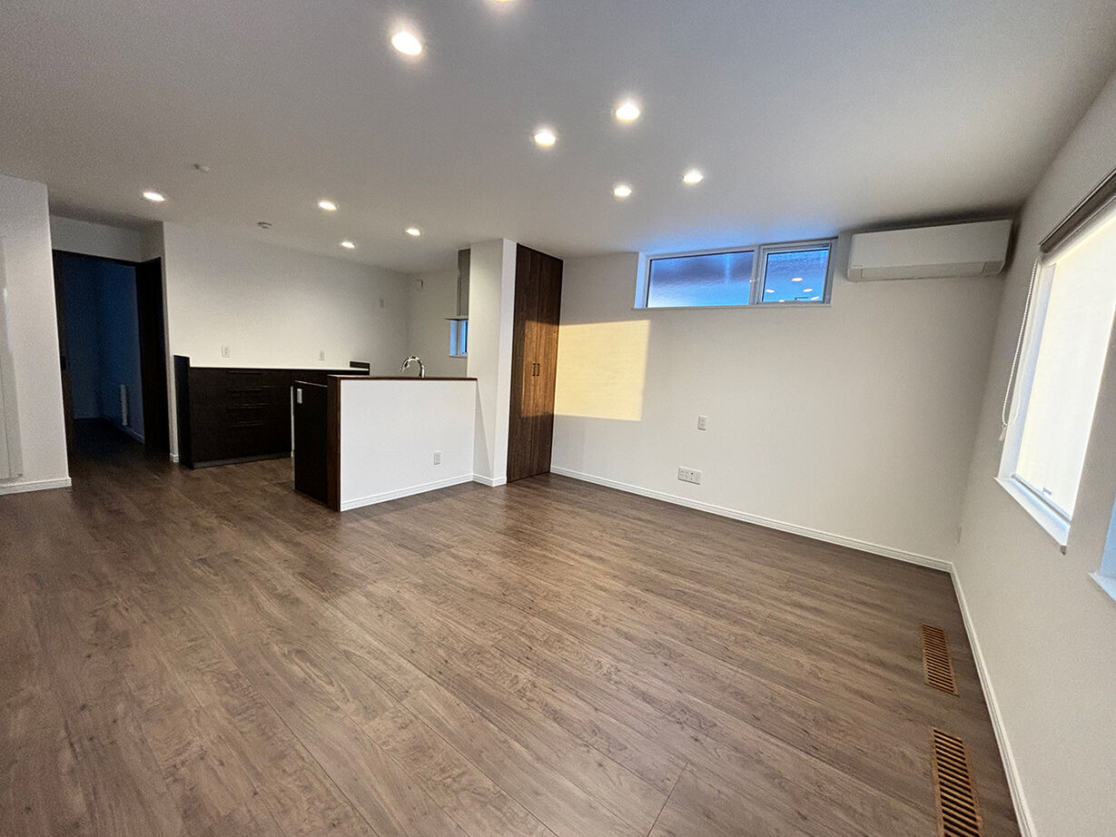 生杉建設 【千歳市｜30坪台｜平屋｜間取り図有】バリアフリーも意識！機能美と空間美を叶えた店舗兼用住宅の建築実例画像2