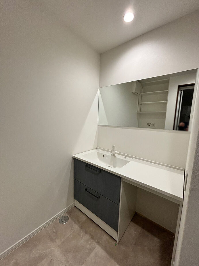 生杉建設 【千歳市｜30坪台｜平屋｜間取り図有】バリアフリーも意識！機能美と空間美を叶えた店舗兼用住宅の建築実例画像4