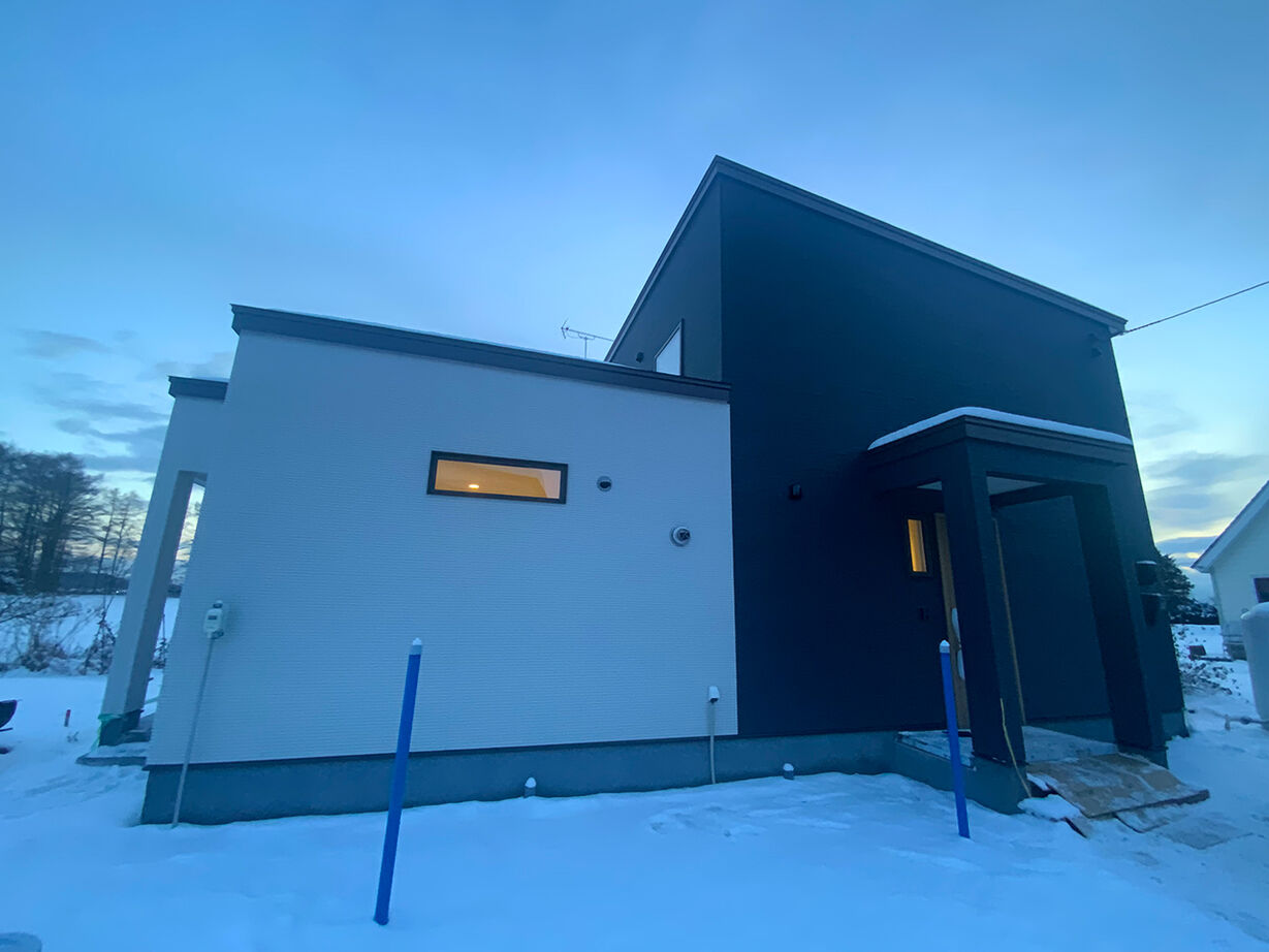 生杉建設 【千歳市｜30坪台｜2階建て｜間取り図有】スキップフロア×ダウンフロアで立体感のある家の建築実例画像1