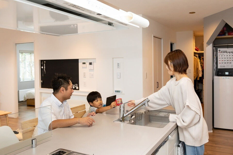 生杉建設 【2000万円台｜千歳市｜平屋｜勾配天井】暮らしやすさにこだわり抜いた、木の温もりあふれる平屋の建築実例画像2