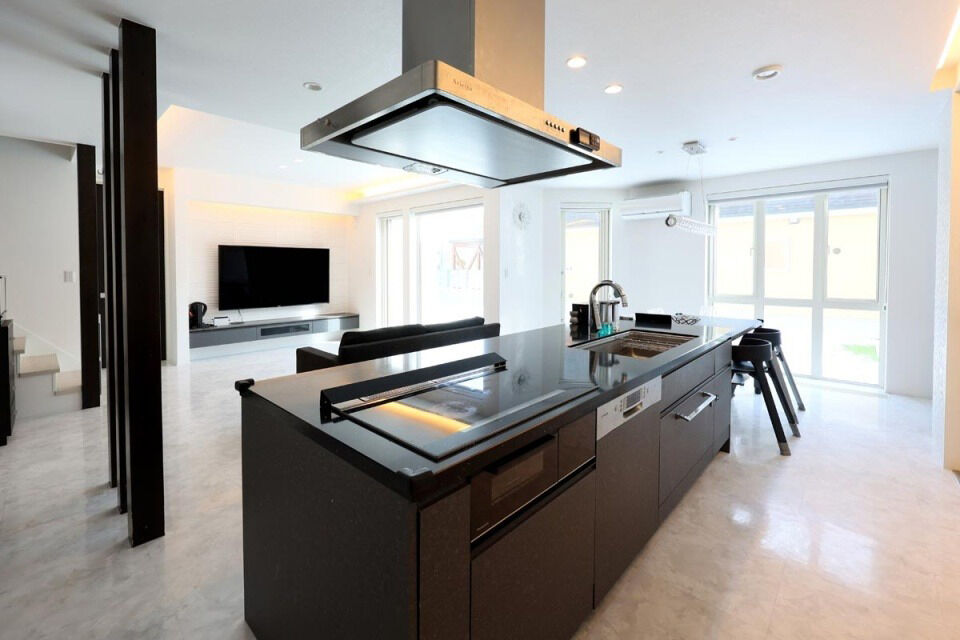 生杉建設 【2000万円台｜苫小牧市｜2階建て｜オーダーキッチン】シンプルさにこだわった、白が映えるモダンな家の建築実例画像5