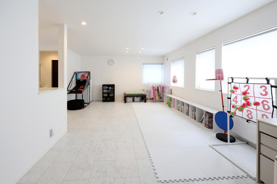 生杉建設 【2000万円台｜苫小牧市｜2階建て｜オーダーキッチン】シンプルさにこだわった、白が映えるモダンな家の建築実例画像6