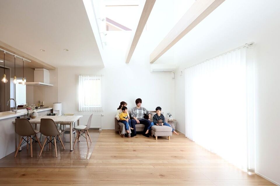 生杉建設 暮らしの質を高める工夫が詰まった、三世代が心地よく過ごす光あふれる住まい＠千歳市の建築実例画像1
