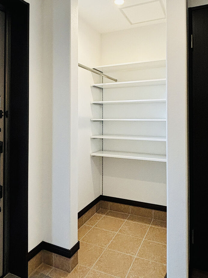 生杉建設 【2000万円台｜平屋｜建て替え｜リユース｜自然換気】吹き抜けとロフトがつなぐ、上下に広がりのある平屋の建築実例画像9