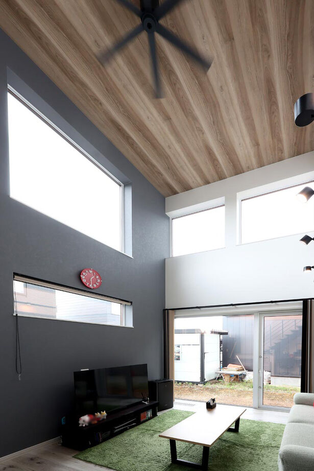 生杉建設 【2000万円台｜2階建て｜家事動線｜自然換気】吹き抜けリビング、猫とバイクと暮らす心地よい家の建築実例画像2