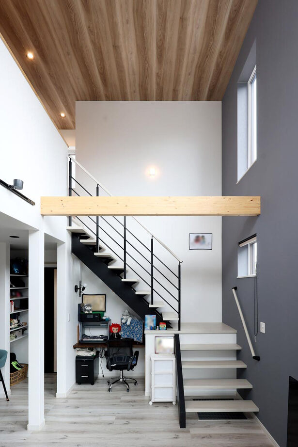 生杉建設 【2000万円台｜2階建て｜家事動線｜自然換気】吹き抜けリビング、猫とバイクと暮らす心地よい家の建築実例画像3