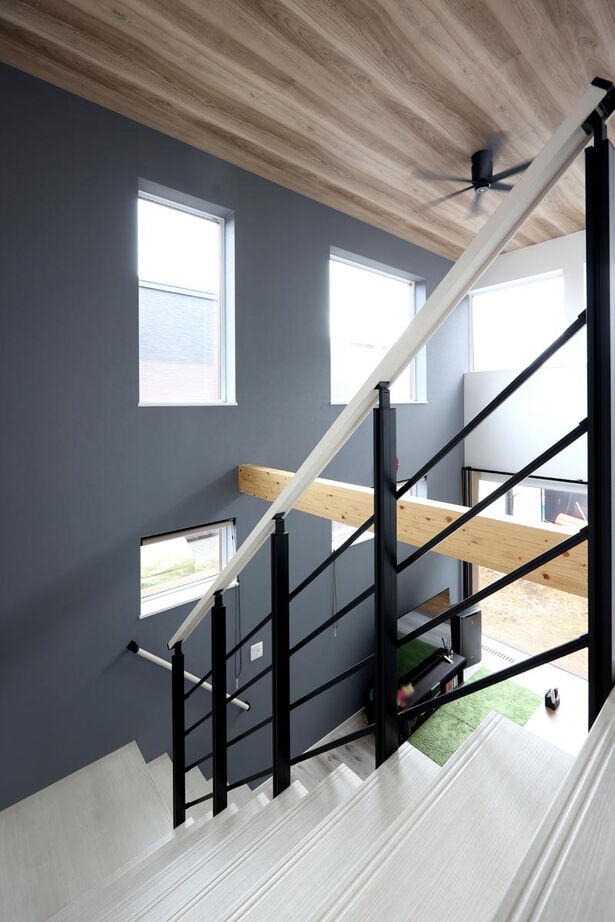 生杉建設 【2000万円台｜2階建て｜家事動線｜自然換気】吹き抜けリビング、猫とバイクと暮らす心地よい家の建築実例画像7