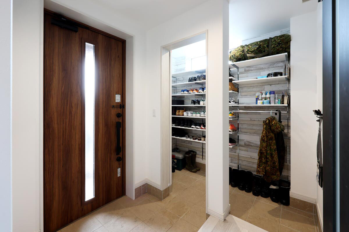 生杉建設 【2000万円台｜2階建て｜家事動線｜自然換気】吹き抜けリビング、猫とバイクと暮らす心地よい家の建築実例画像10