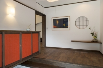 愛和 【愛知｜古民家テイスト×和モダン】趣深い大屋根の外観と吹抜け、床下冷暖房で快適性も備えた平屋風の家の建築実例画像3