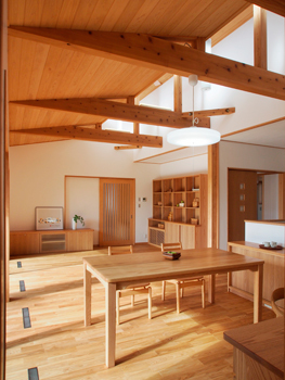 愛和 【愛知/平屋/Ｌ字型/床暖房】和の風情を味わう軒の深い平屋。高窓から光と風を取り込み心地よい空間にの建築実例画像3