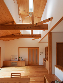 愛和 【愛知/平屋/Ｌ字型/床暖房】和の風情を味わう軒の深い平屋。高窓から光と風を取り込み心地よい空間にの建築実例画像4