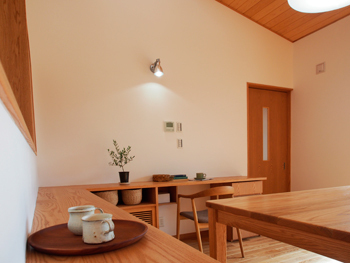 愛和 【愛知/平屋/Ｌ字型/床暖房】和の風情を味わう軒の深い平屋。高窓から光と風を取り込み心地よい空間にの建築実例画像8