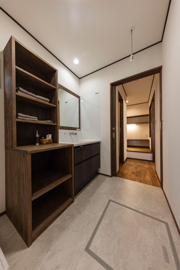 愛和 【2000万円台×22坪×平屋×間取図】古民家喫茶の空気をまとうLDK。木の温もりと珈琲の香りに包まれる平屋の建築実例画像15