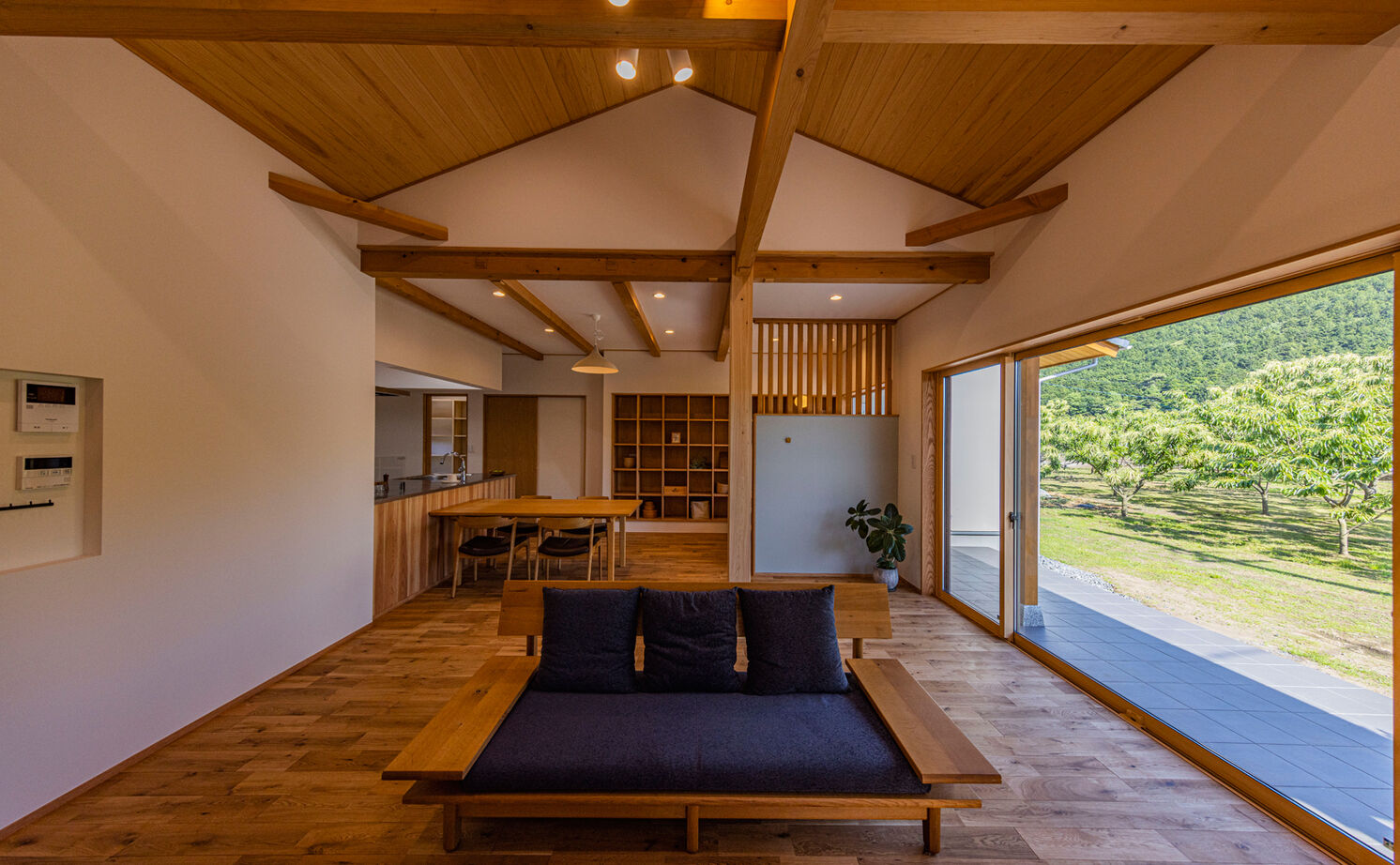 愛和 【3000万円台×自然素材×間取図】「きっとここが、家族のお気に入りになる」家族時間を楽しむヌックの建築実例画像9