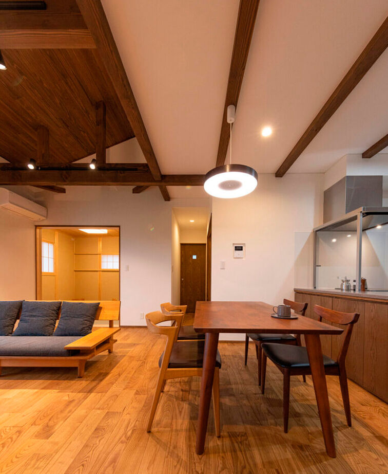 愛和 【2000万円台×平屋×ロフト】若い世代が暮らす和モダン平屋「みんなに褒められる家です！」の建築実例画像4