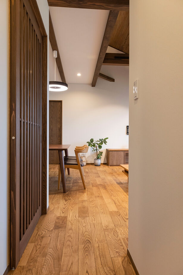 愛和 【2000万円台×平屋×ロフト】若い世代が暮らす和モダン平屋「みんなに褒められる家です！」の建築実例画像13