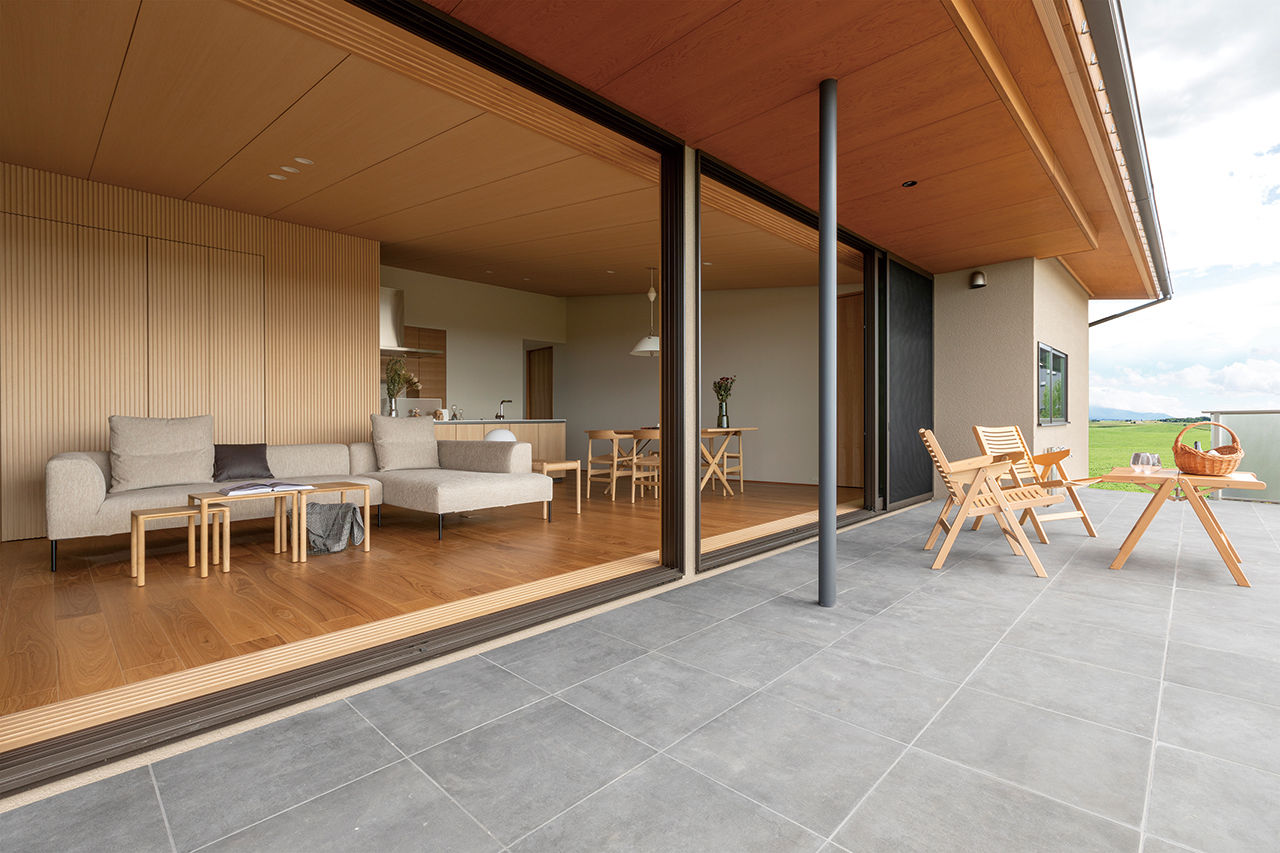 アルスホーム 【富山県】「眺望を独り占め、展望テラスの家」。夕景が見えるリビングで寛ぎのひとときの建築実例画像2