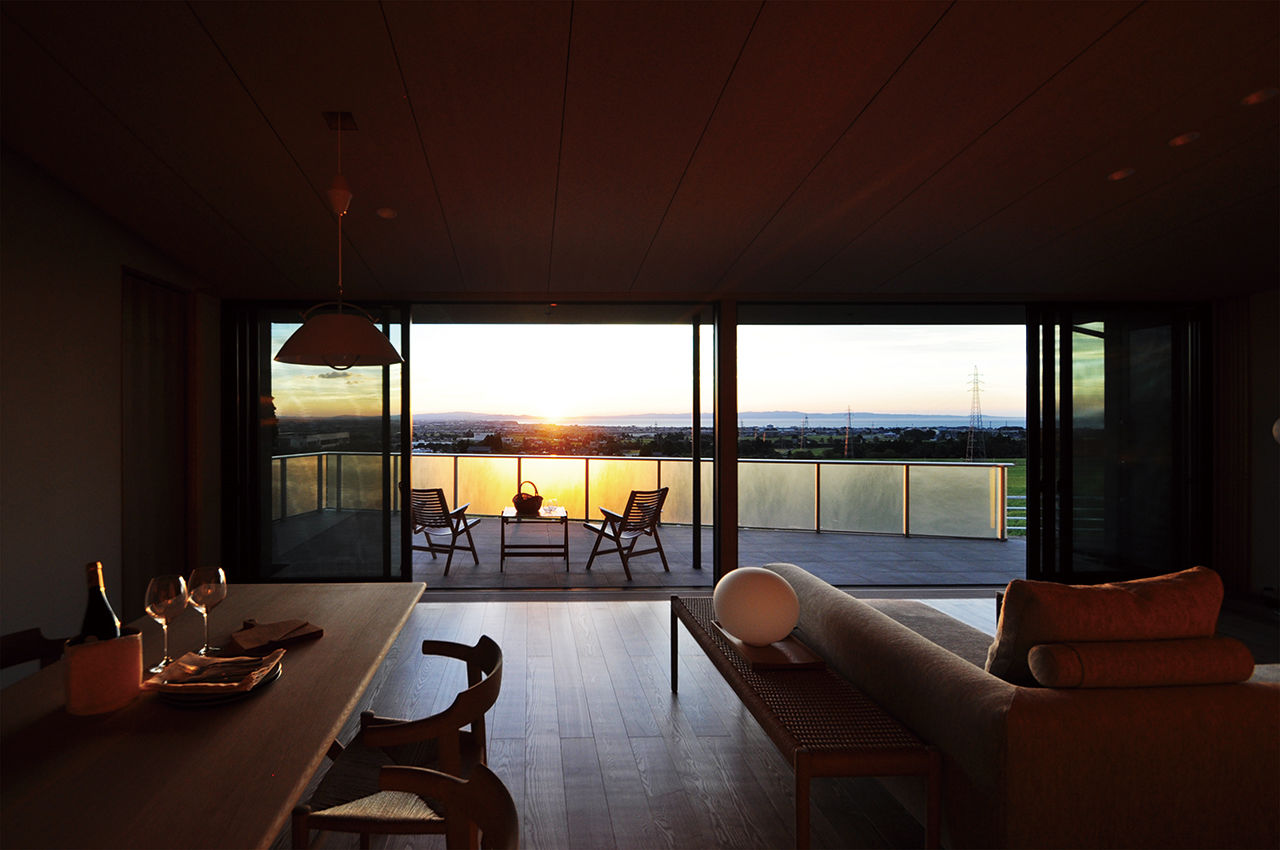 アルスホーム 【富山県】「眺望を独り占め、展望テラスの家」。夕景が見えるリビングで寛ぎのひとときの建築実例画像3