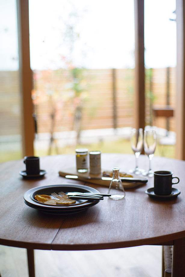 アルスホーム 【石川県】中庭をウッドフェンスで囲み、光と風を室内に存分に取り込む家の建築実例画像4