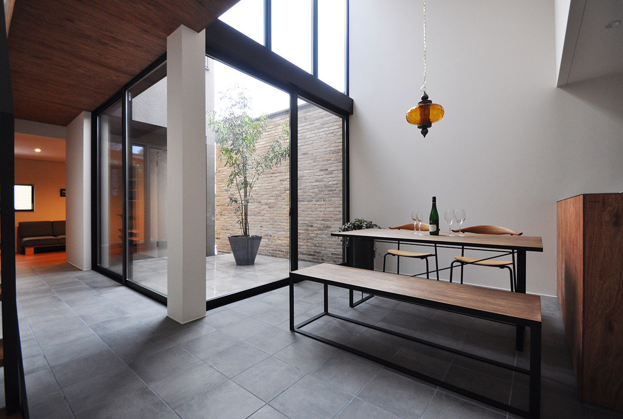 アルスホーム 【富山県】「家族の架け橋【スカイブリッジ】のある家」。家族の様子を近くに感じる一体空間の建築実例画像2