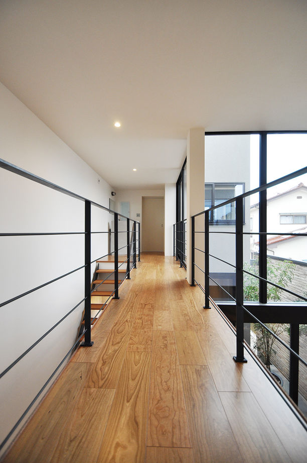 アルスホーム 【富山県】「家族の架け橋【スカイブリッジ】のある家」。家族の様子を近くに感じる一体空間の建築実例画像4