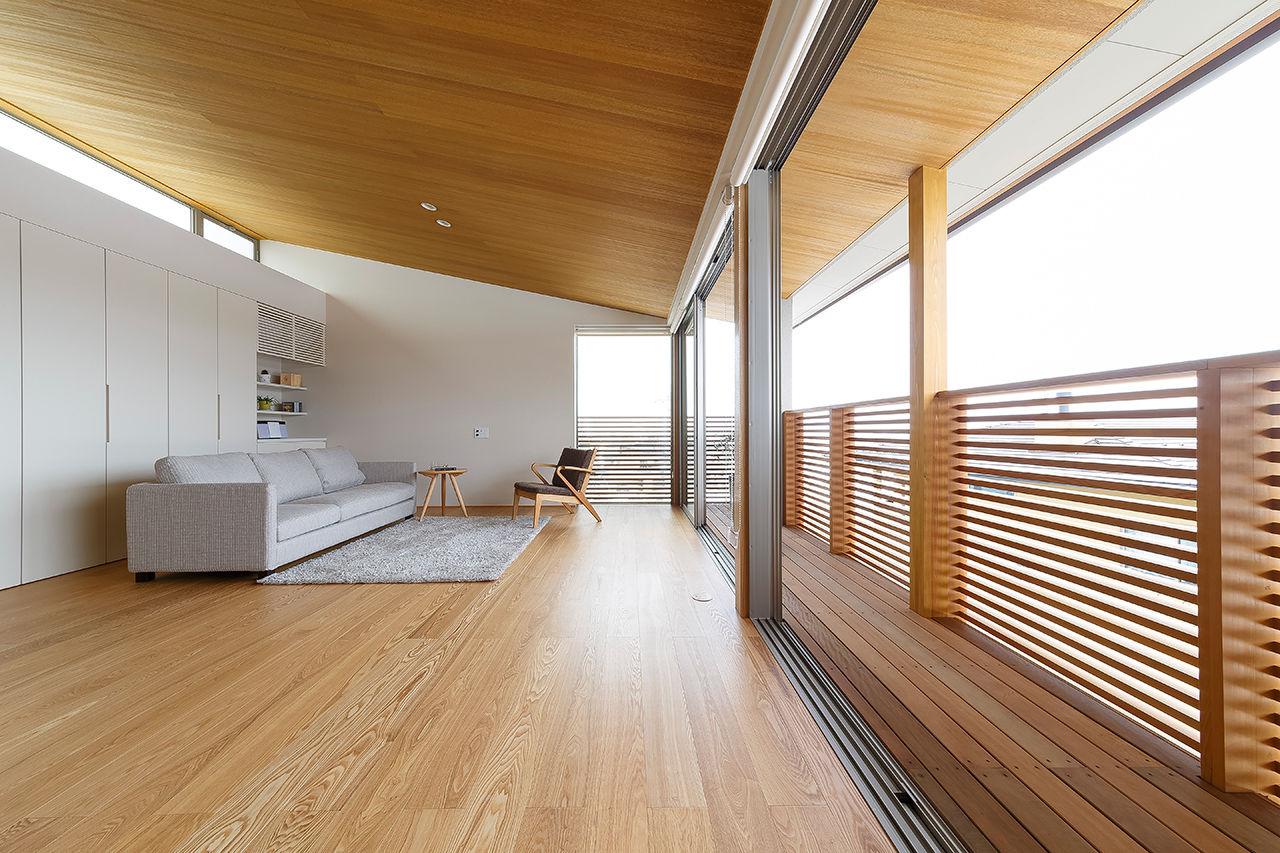 アルスホーム 【石川県】「景色独り占め、見晴らし台の家」。大開口サッシで連続させたデッキバルコニーから街並みを一望の建築実例画像2