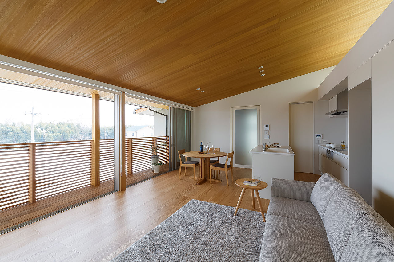 アルスホーム 【石川県】「景色独り占め、見晴らし台の家」。大開口サッシで連続させたデッキバルコニーから街並みを一望の建築実例画像3