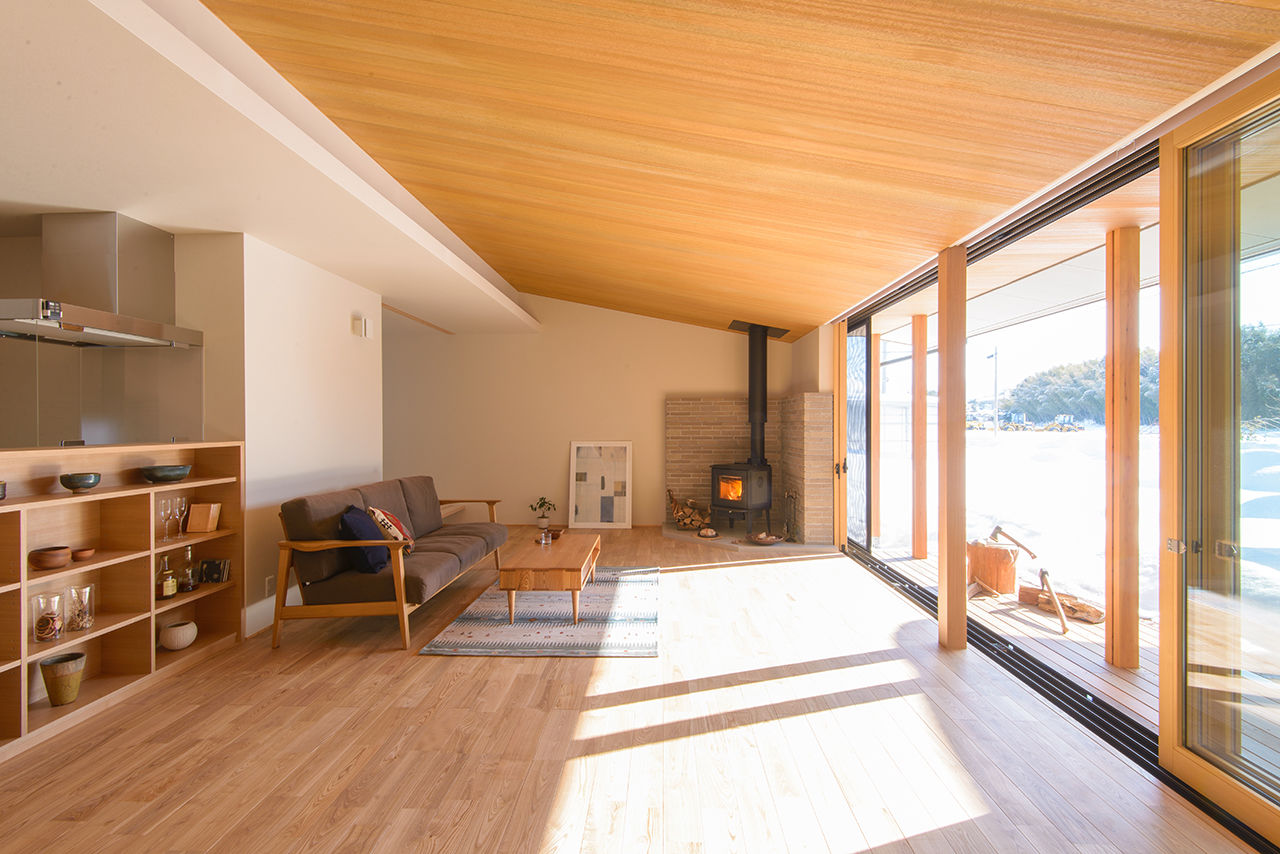 アルスホーム 【富山県】薪ストーブを家族で囲む、木のあたたかさに包まれた平屋の建築実例画像1