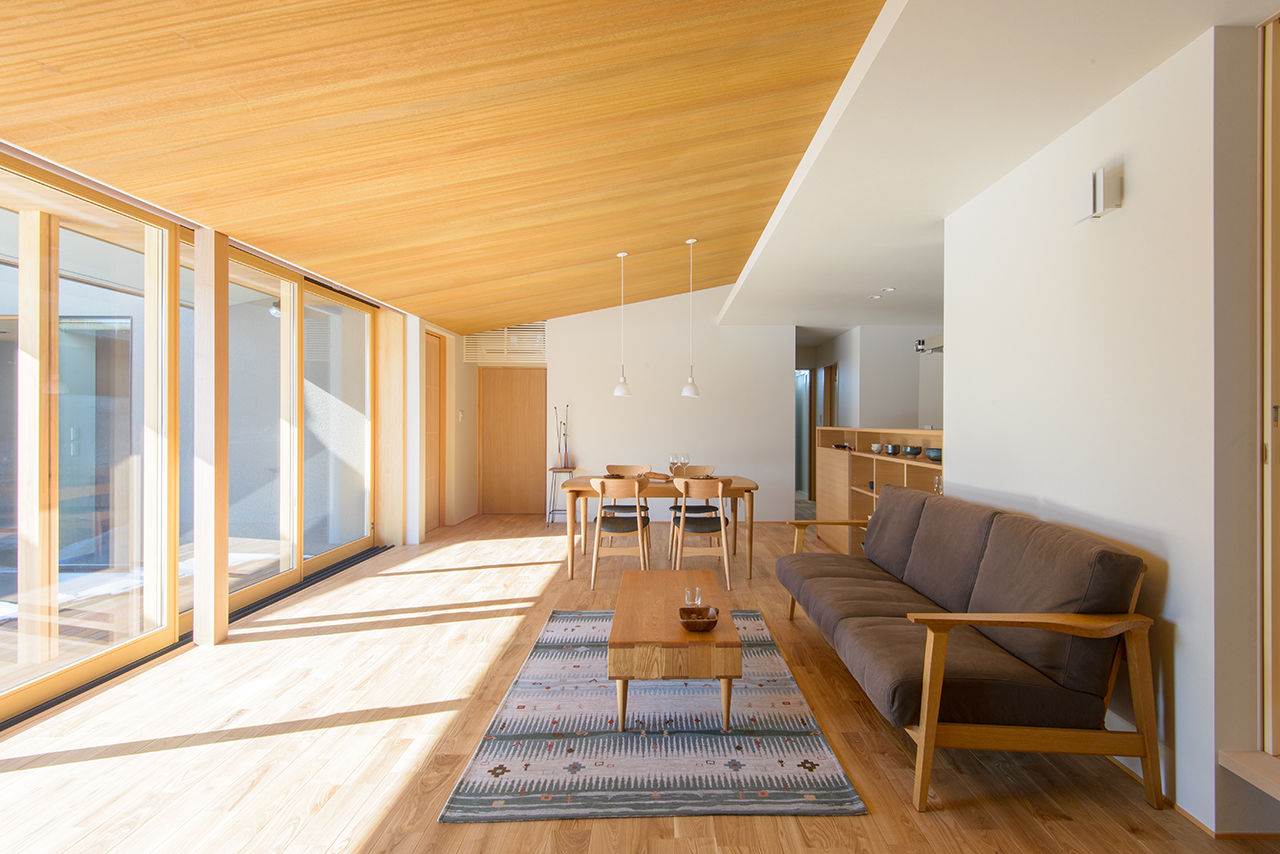 アルスホーム 【富山県】薪ストーブを家族で囲む、木のあたたかさに包まれた平屋の建築実例画像2