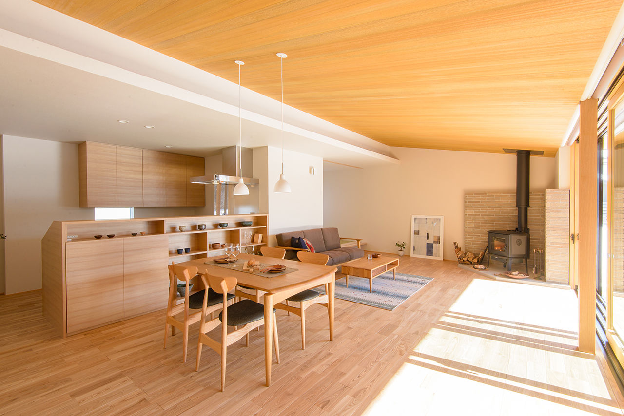 アルスホーム 【富山県】薪ストーブを家族で囲む、木のあたたかさに包まれた平屋の建築実例画像3