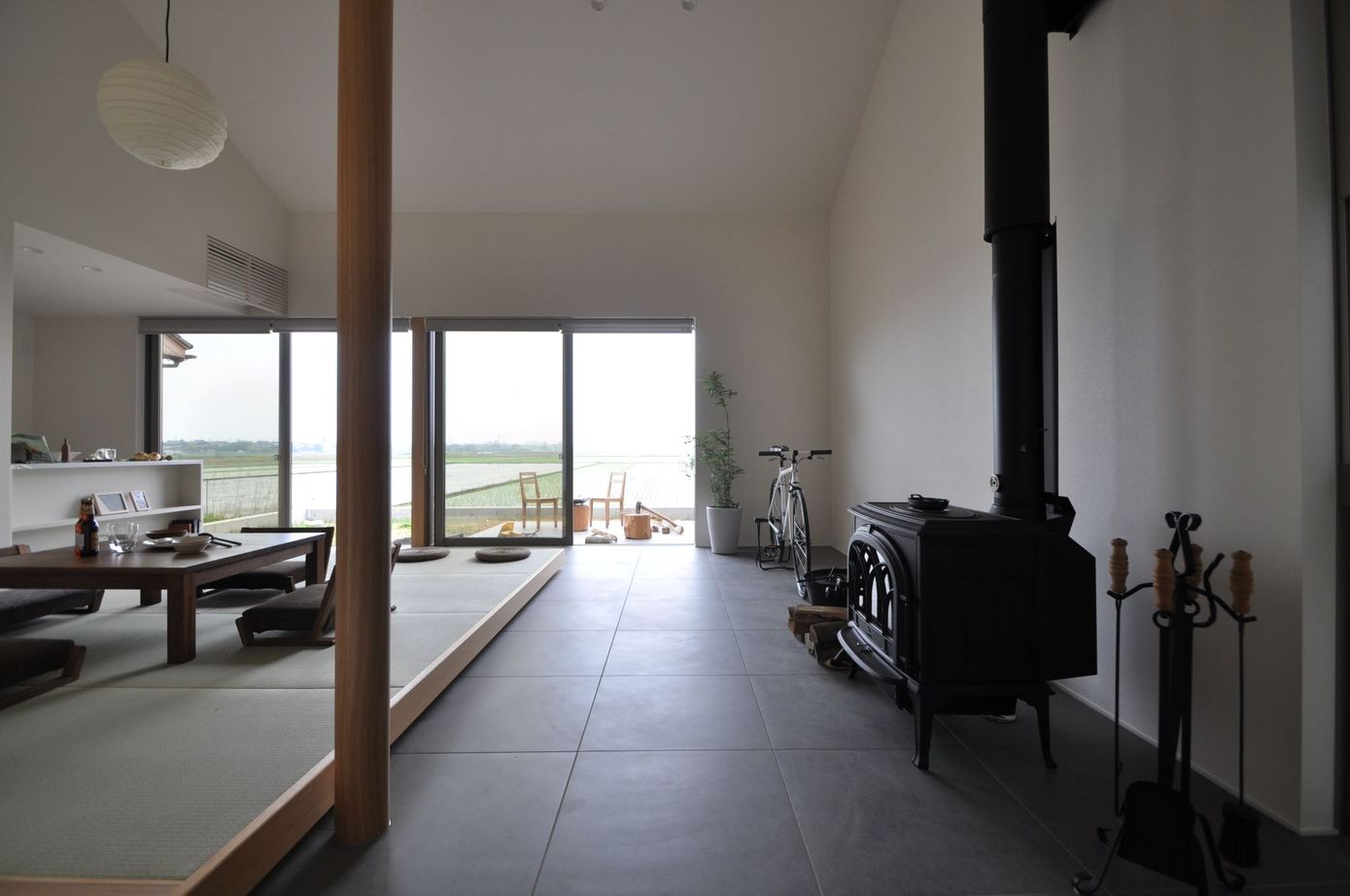 アルスホーム 【富山県】外と一体化した家族空間、土間リビングのある家の建築実例画像3