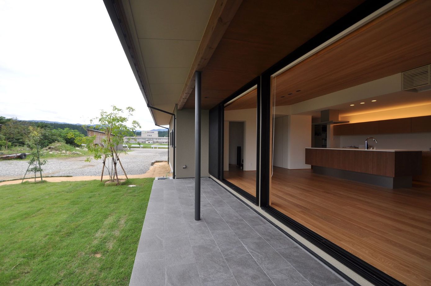 アルスホーム 【富山県】内と外のはざまを愉しむ、アウトドア派の平屋の建築実例画像2