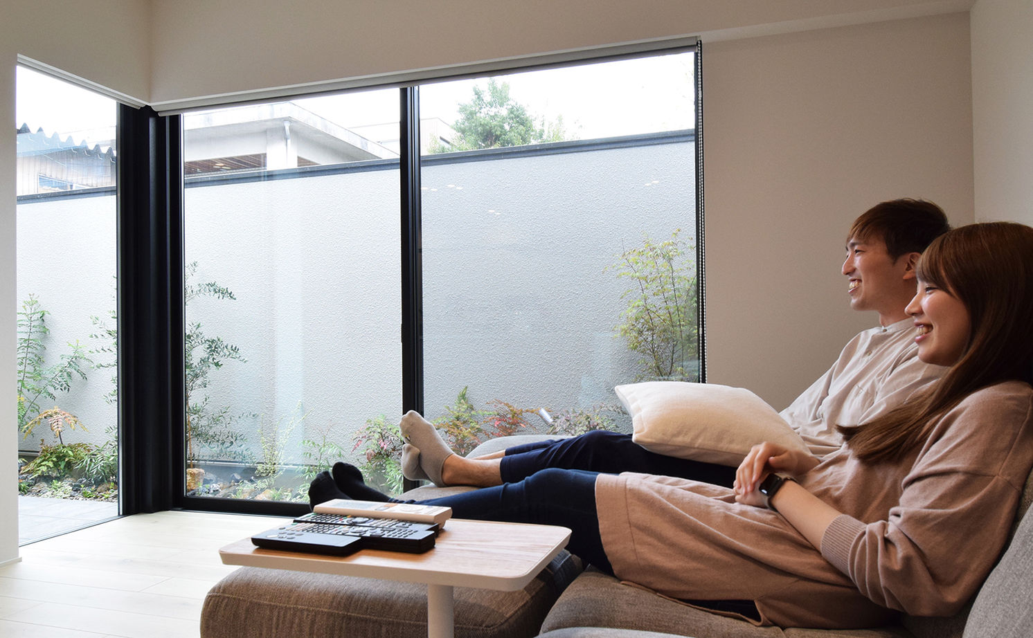 アルスホーム 【囲われた中庭のある暮らし】外をぼんやり眺め、BBQを楽しみ、部屋着でくつろぐ。穏やかな時を楽しむ家の建築実例画像9