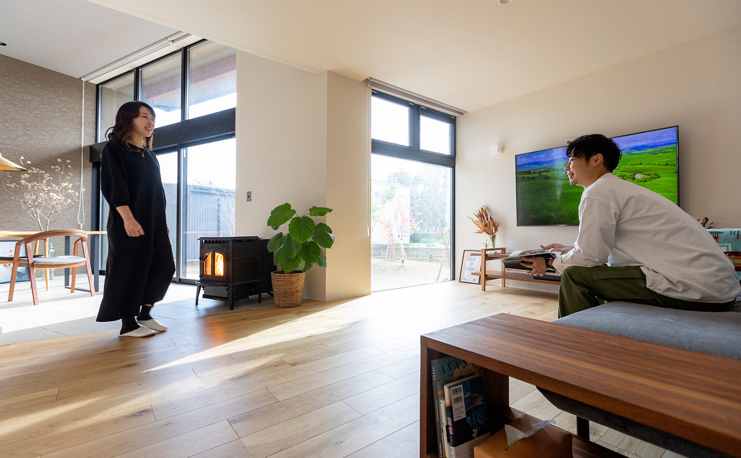 アルスホーム 【富山県】庭の心地よさを大きな窓によって住まいに取り込む、集いを愉しむ家の建築実例画像3