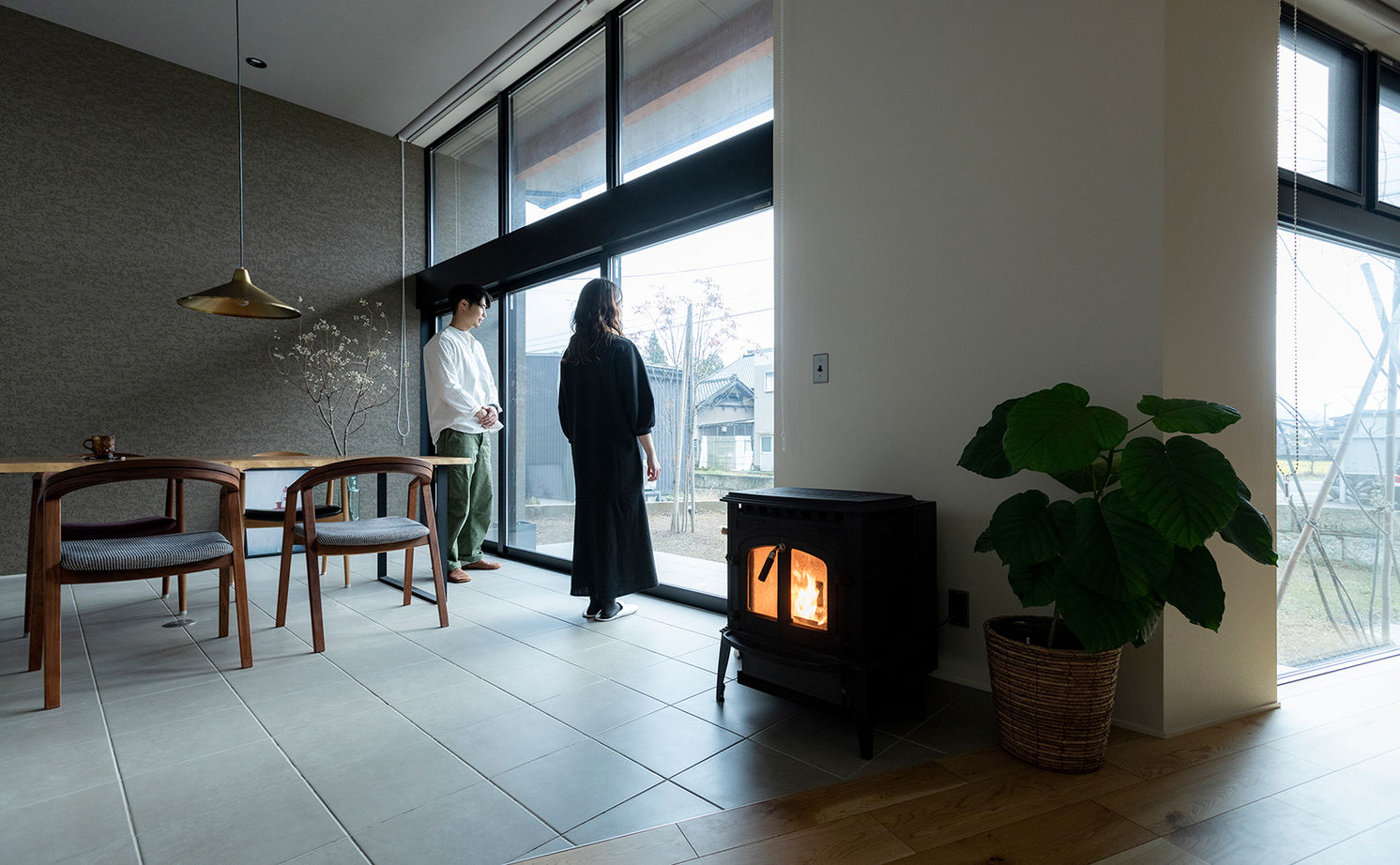 アルスホーム 【富山県】庭の心地よさを大きな窓によって住まいに取り込む、集いを愉しむ家の建築実例画像4