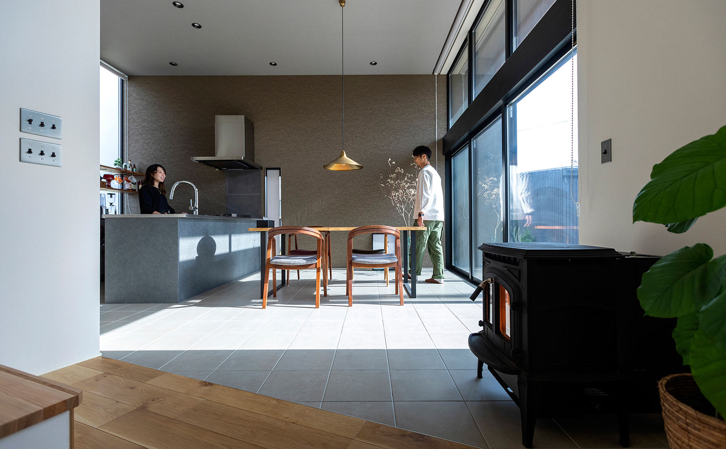 アルスホーム 【富山県】庭の心地よさを大きな窓によって住まいに取り込む、集いを愉しむ家の建築実例画像5