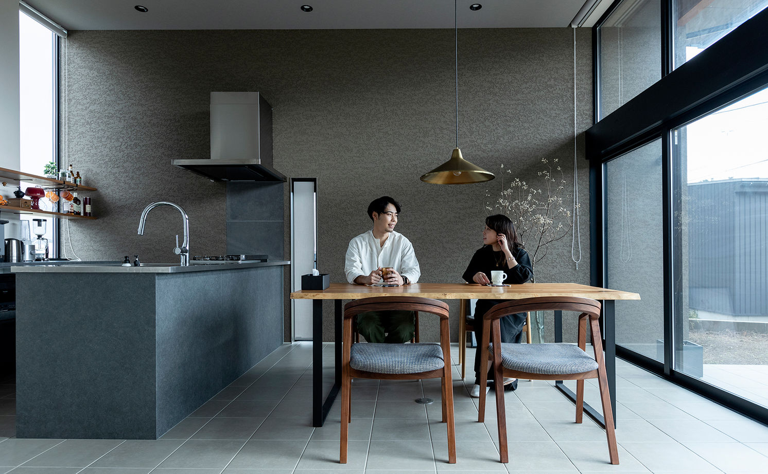 アルスホーム 【富山県】庭の心地よさを大きな窓によって住まいに取り込む、集いを愉しむ家の建築実例画像12