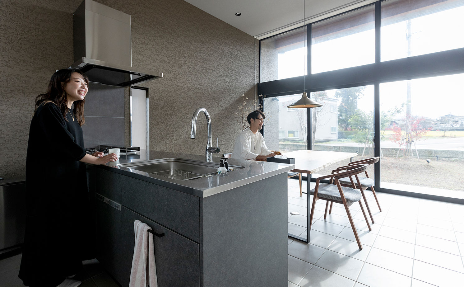 アルスホーム 【富山県】庭の心地よさを大きな窓によって住まいに取り込む、集いを愉しむ家の建築実例画像16