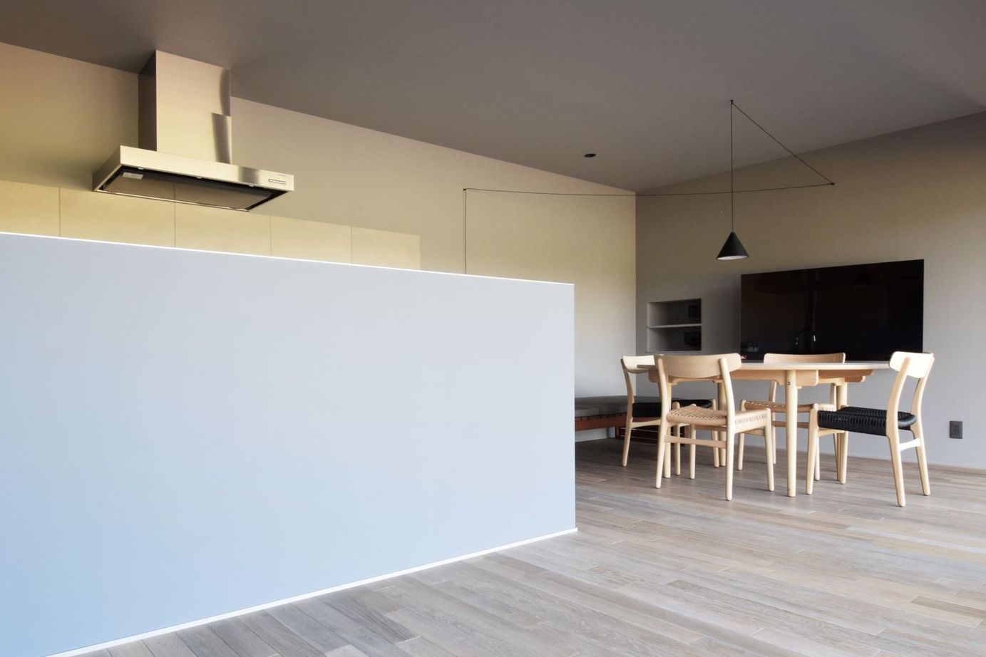 アルスホーム 【福井県】大開口サッシにより外へと暮らしが拡がる、デッキテラスを愉しむ家の建築実例画像3