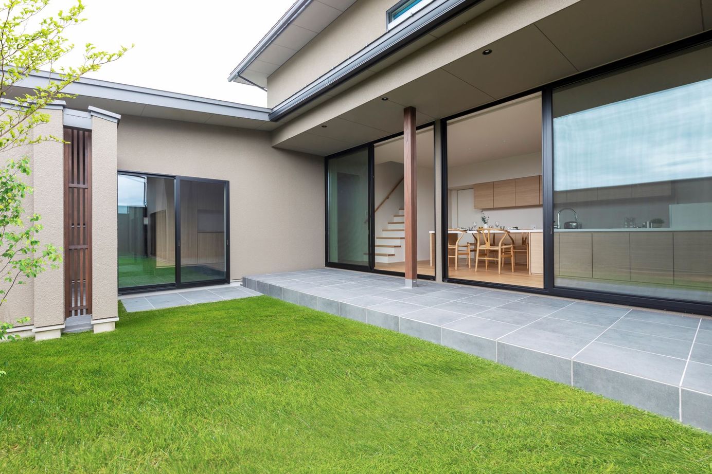 アルスホーム 【福井県】開放感と安心感を両立させた、囲まれた中庭のある家の建築実例画像4