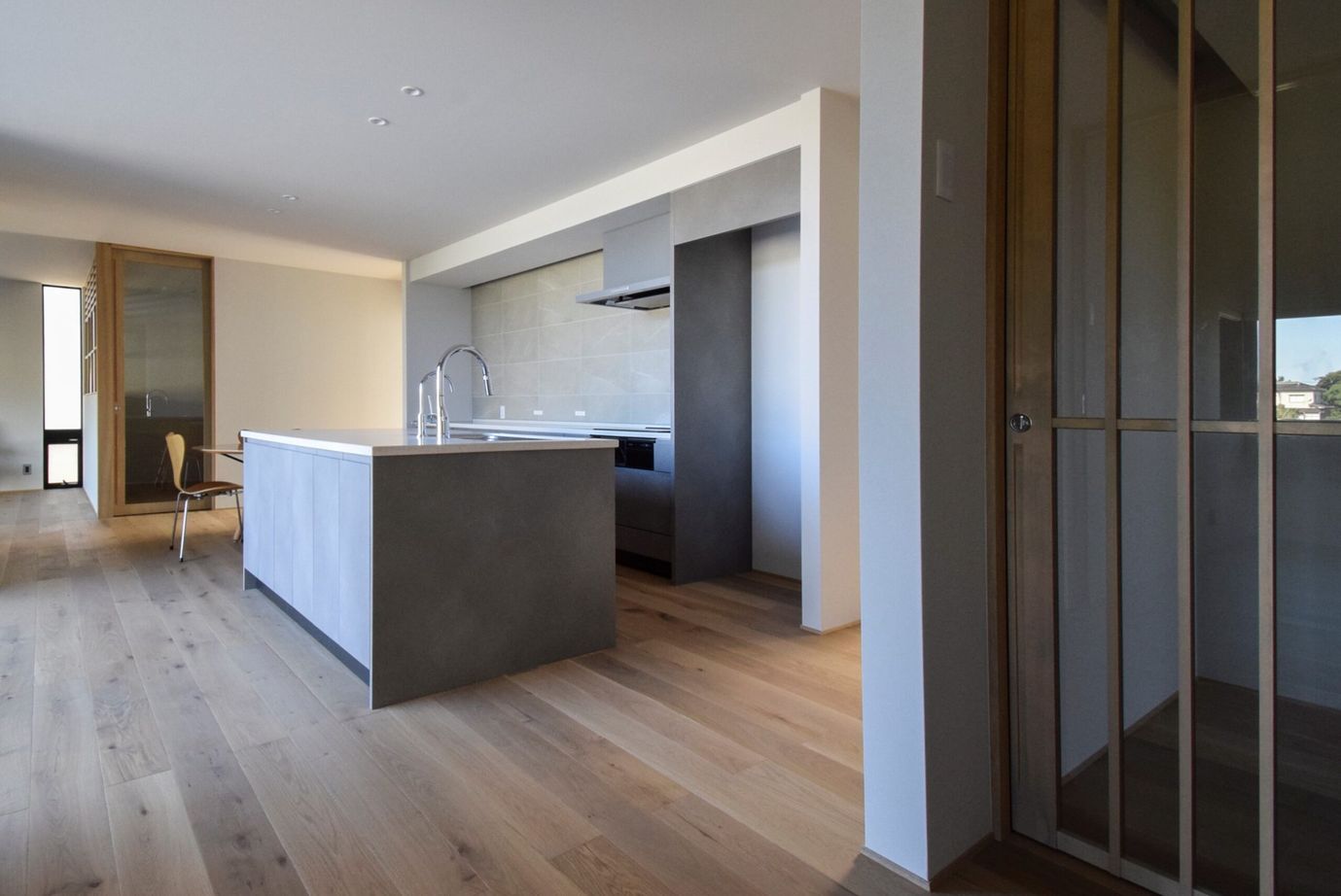 アルスホーム 【富山県】穏やかな自然光を取り込む平屋。シンプルな壁面を大切にした空間デザインの建築実例画像4