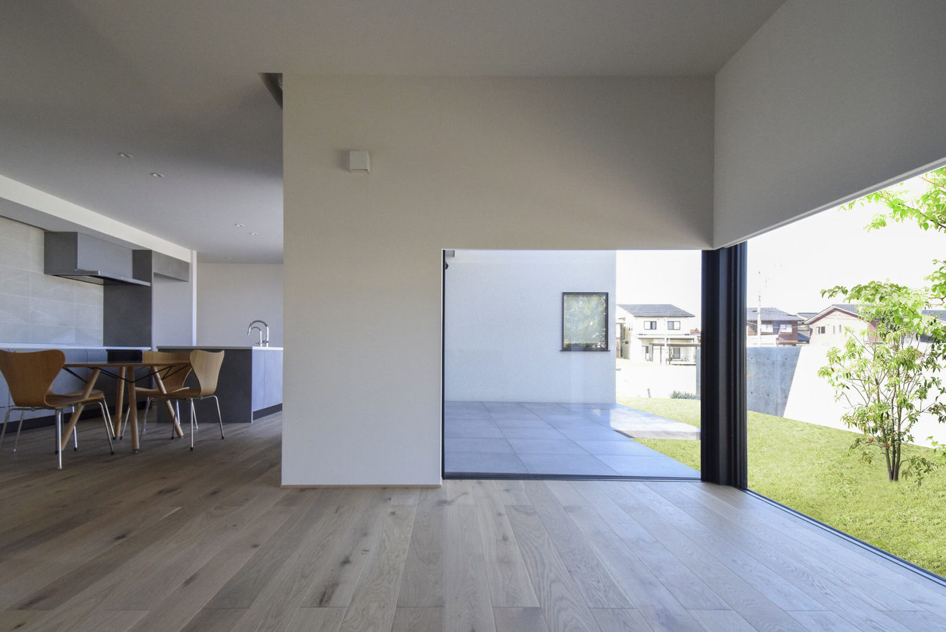 アルスホーム 【富山県】穏やかな自然光を取り込む平屋。シンプルな壁面を大切にした空間デザインの建築実例画像5