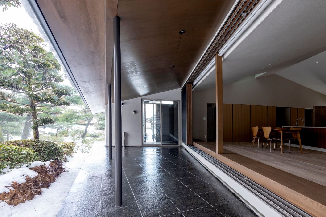アルスホーム 【福井県】四季の移ろいと共に過ごす平屋。美術館の様な静謐な美しさを感じる住まいの建築実例画像4