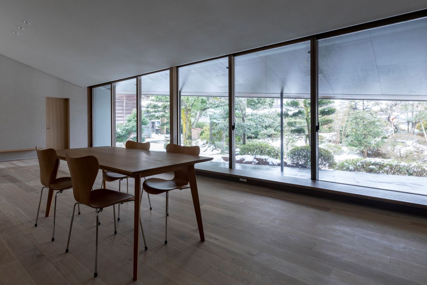 アルスホーム 【福井県】四季の移ろいと共に過ごす平屋。美術館の様な静謐な美しさを感じる住まいの建築実例画像5